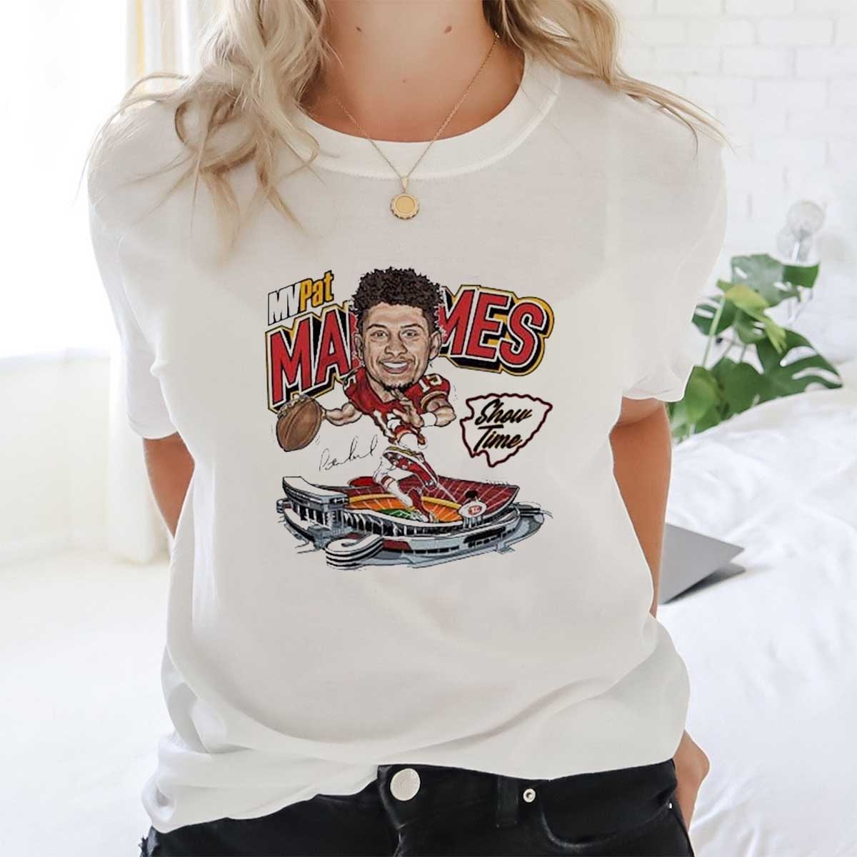 MVPat Patrick Mahomes Show Time Signature Kansas City Chiefs NFL T-Shirt